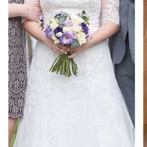 David's Bridal White Lace Wedding Dress size 12